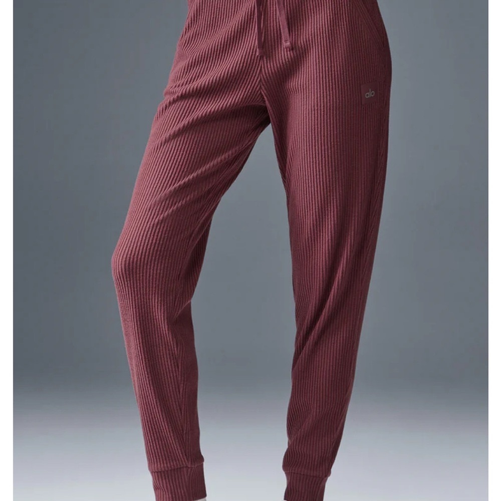ALO Muse sweat pant - Burgundy Truffle